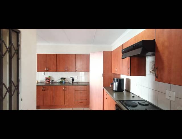 3 BEDROOM TOWNHOUSE FOR SALE IN REYNO RIDGE